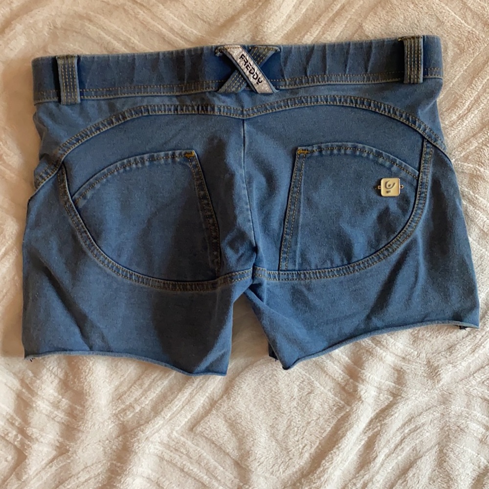 Shorts - Picture 2 of 3